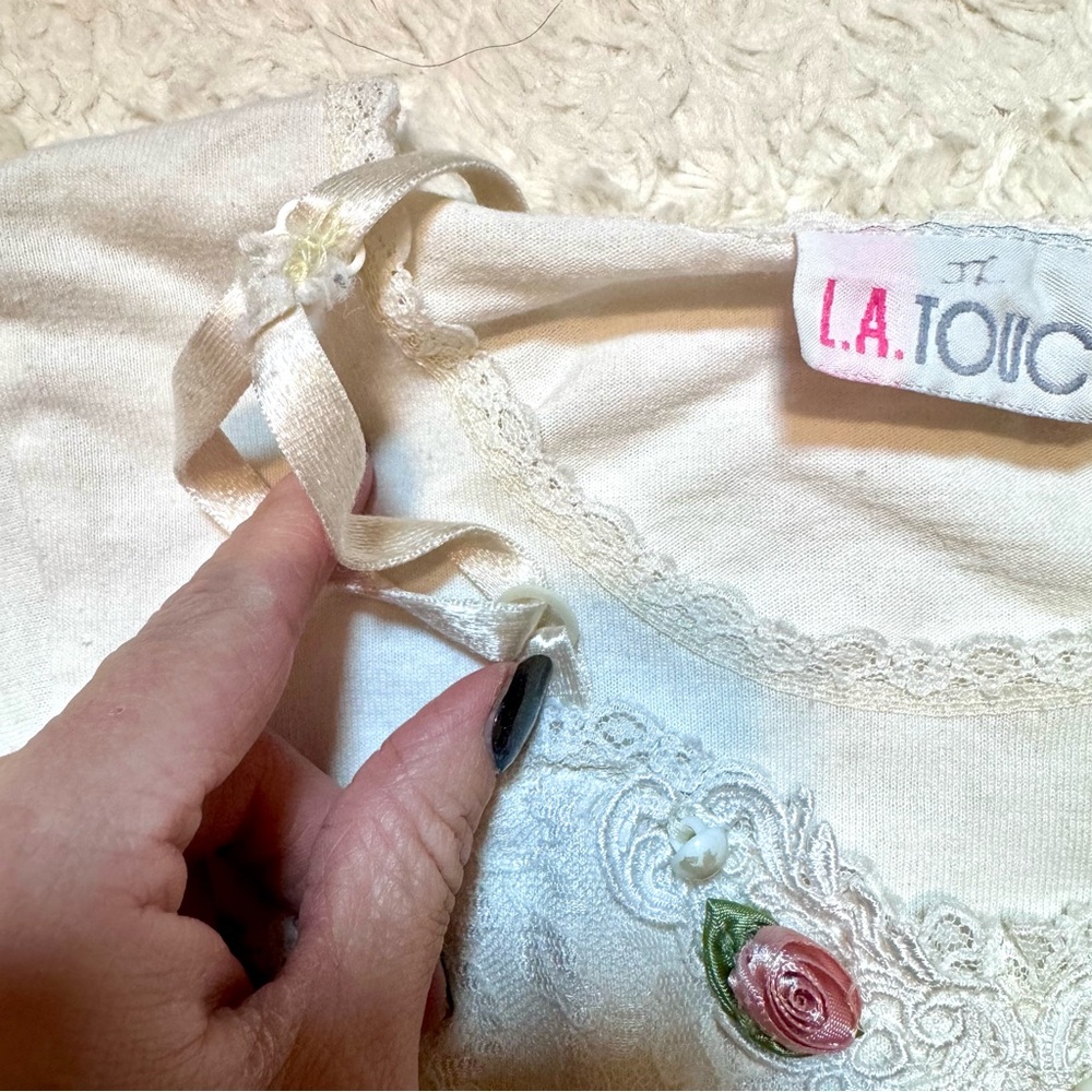 Vintage 90’s L.A. Touch Ivory Lace Dress | Floral Rosettes & Pearl Details girls - Picture 5 of 7